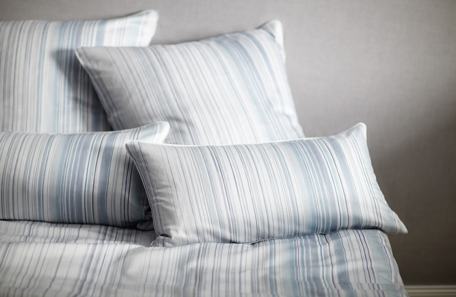 Elegante Comfort Satin Bettwäsche Grades, blau wollweiß gestreift, 100% BIO Baumwolle, 135x200 cm